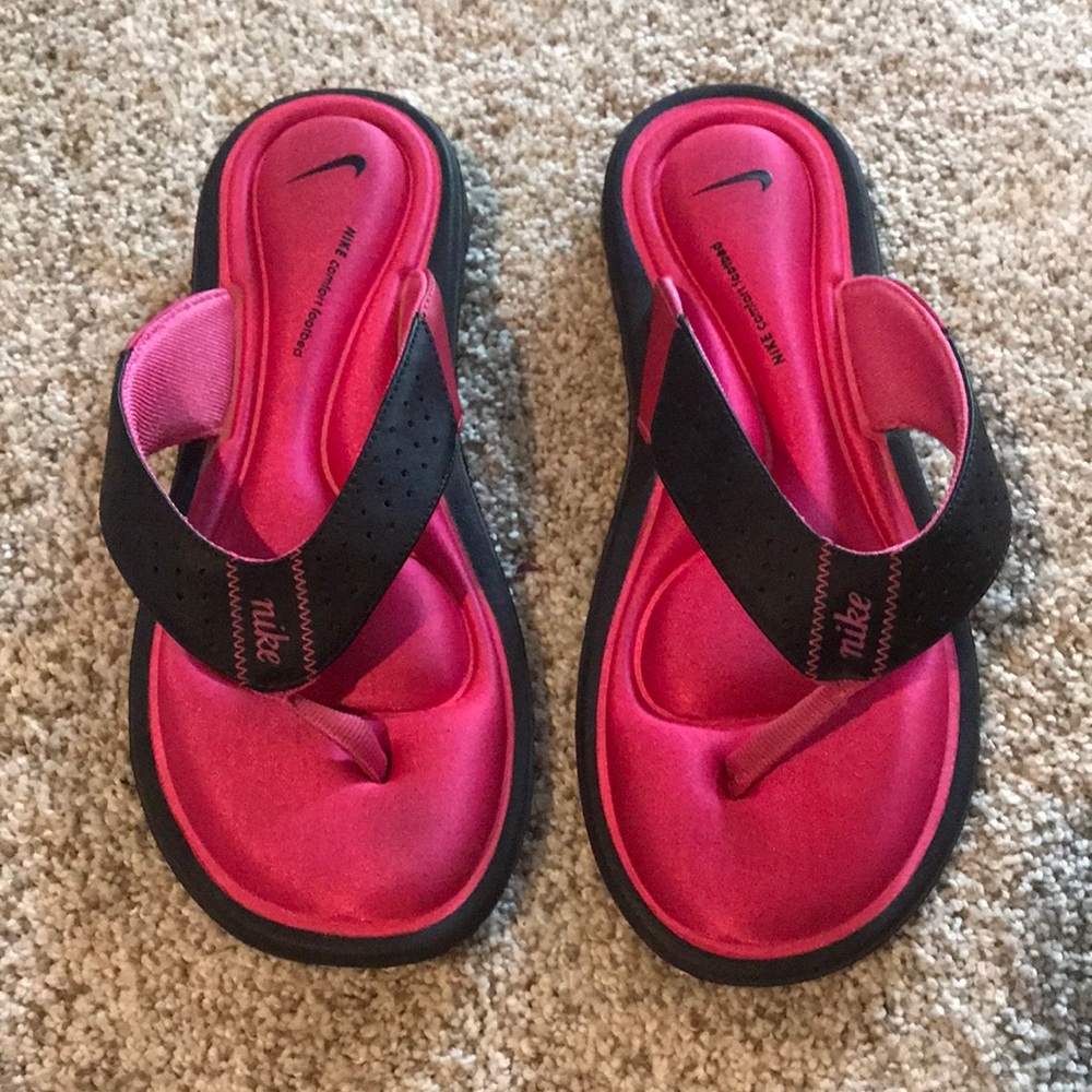 Women’s size 8 Nike flip flop Great condition!